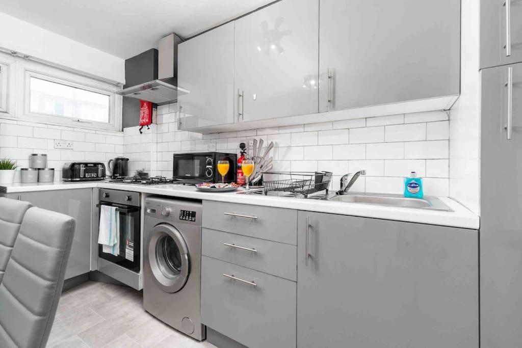 ✪Central✪6Bed✪ Parking✪Pool Table✪Private Patio ✪ Birmingham Exterior photo
