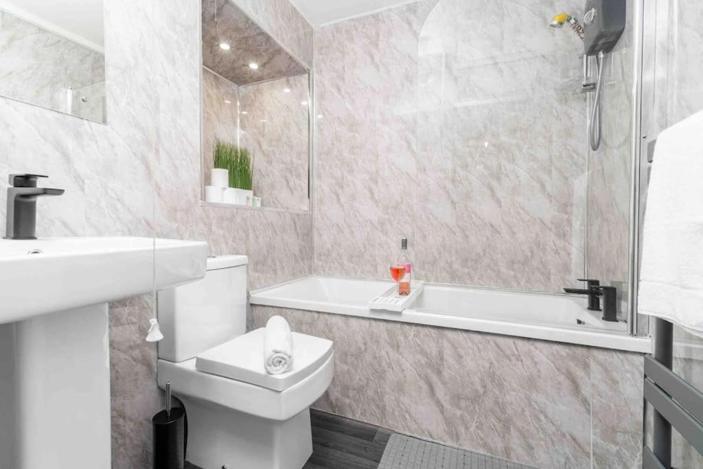 ✪Central✪6Bed✪ Parking✪Pool Table✪Private Patio ✪ Birmingham Exterior photo